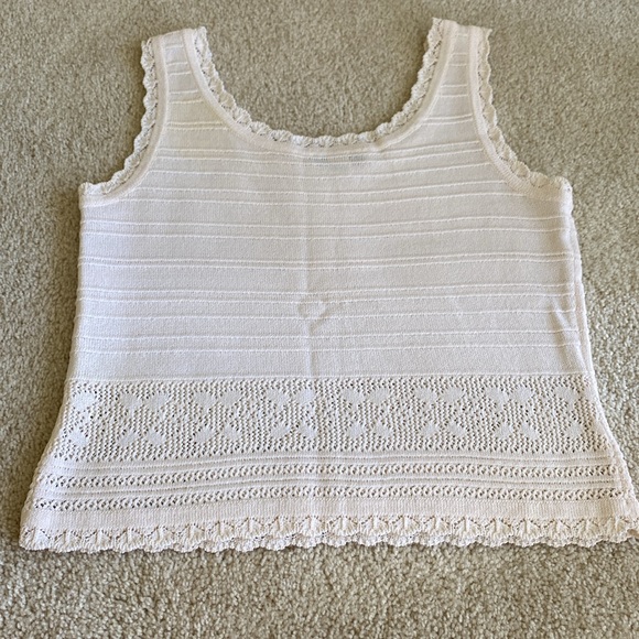 Nice vintage St. John cream tank top and skirt with Lacey edge, P - Picture 10 of 14